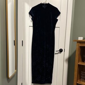 Chic Midnight Blue Velvet Maxi Dress